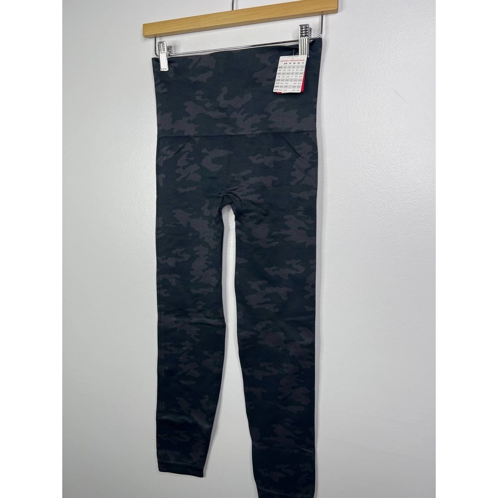 Spanx Look At Me Now Camo Casual Seamless Leggings Women's Black Size: L NWT - Picture 3 of 10